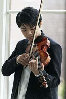東 亮汰